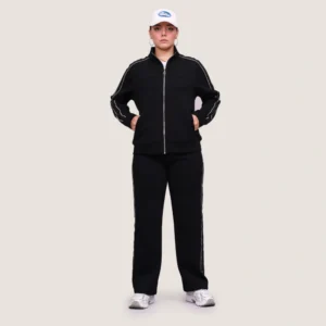 نمای روبرو ست زنانه مشکی شامل سویشرت و شلوار